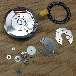 Seiko 5M65A KINETIC Watch Movement Parts - Genuine Seiko Parts - Restoration - Picture 1 of 4