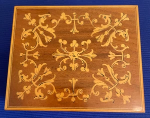 Vintage Schweizer Intarsien Holz Schmuck Spieluhr Reuge Schweizer Uhrwerk Lauras Motiv - Bild 1 von 16