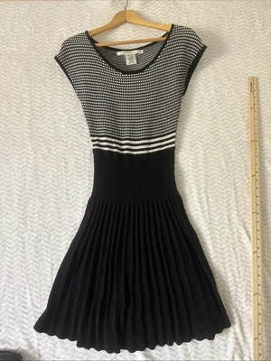 Vestido Max Studio Kint talla PEQUEÑO blanco y negro Foto 1 de 4