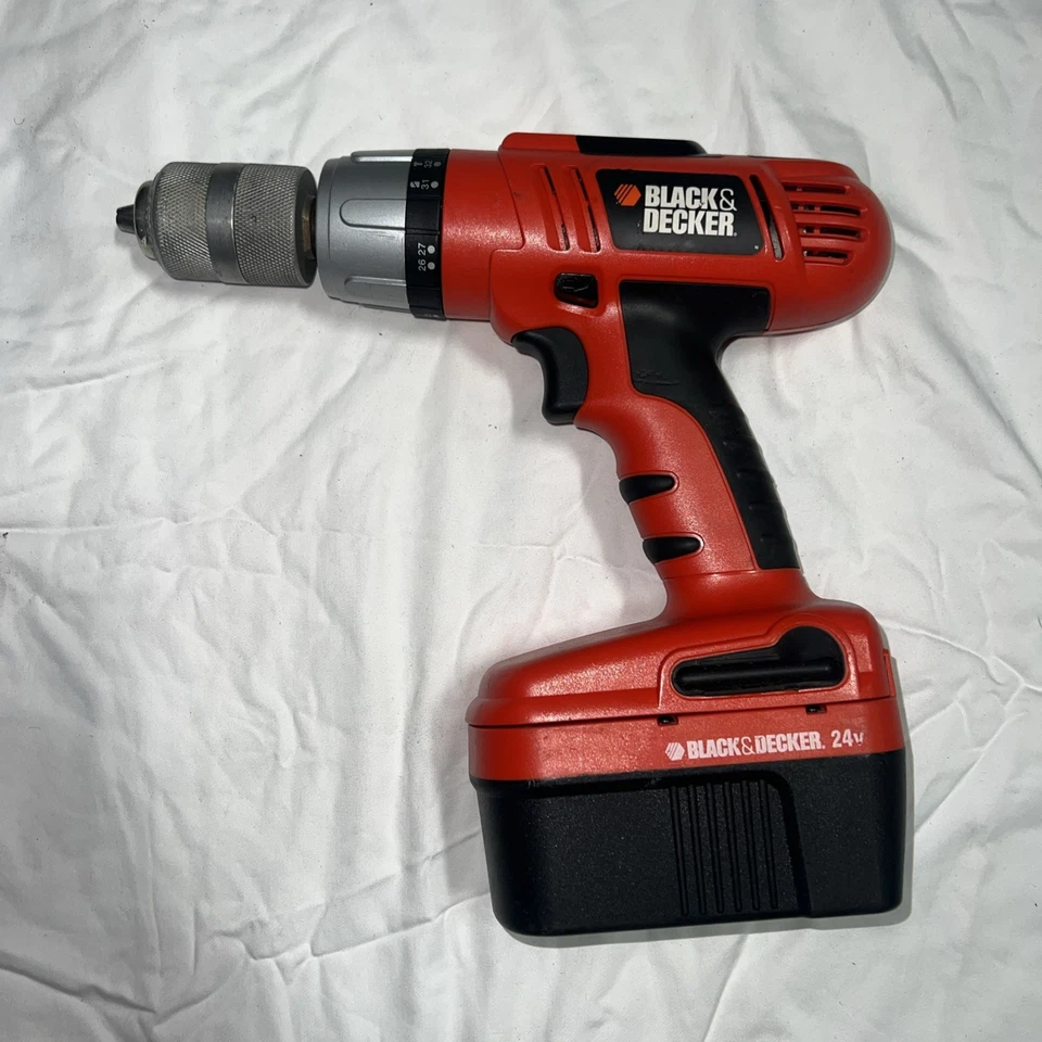 Taladro inalámbrico Black & Decker 24 voltios HPD2402 usado Foto 1 de 4