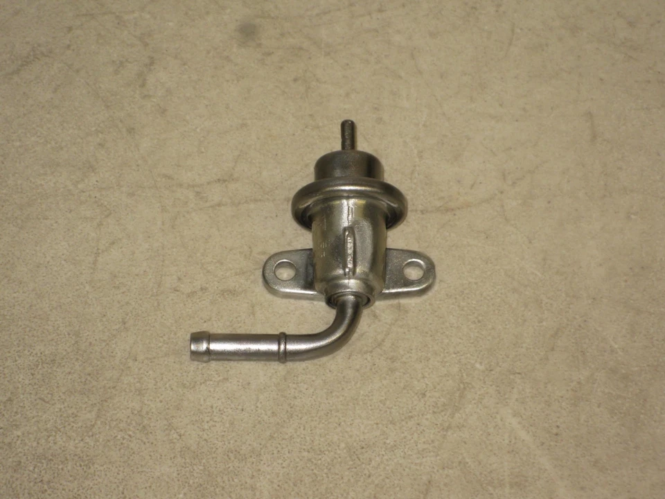 1988 1989 1990 1991 Honda Civic CRX 1.6L Fuel Injection Pressure Regulator OEM - Image 1 of 1