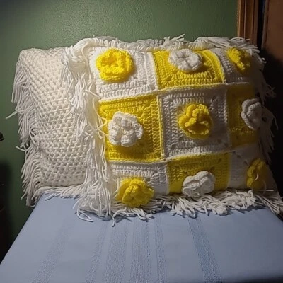 Lote de 2 almohadas vintage hechas a mano con flores/flecos de ganchillo Foto 1 de 4