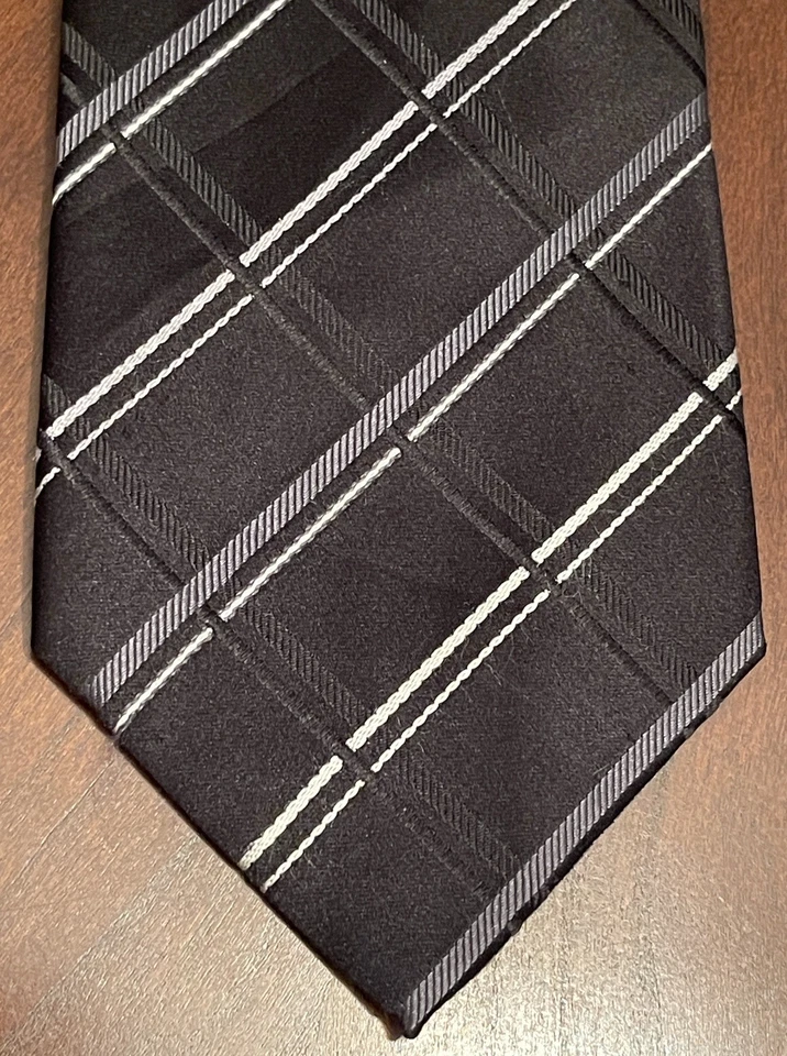 Geoffrey Beene Black Hand Made 100% Silk Men’s Neck Tie Made In China - Image 1 of 4