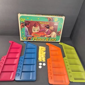 Vintage Selchow & Righter Pass It On Game A Game of Wits 1978 - Picture 1 of 13