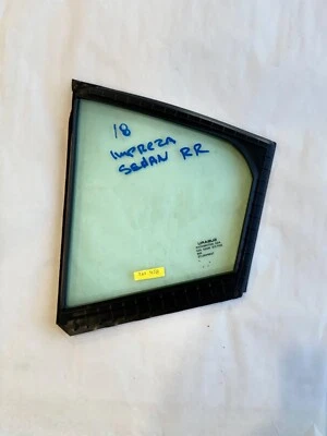 Subaru Impreza 2018 sedán lado del pasajero puerta trasera vidrio Foto 1 de 4