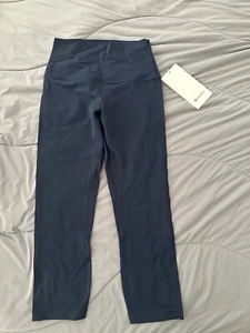 NWT Lululemon Size 4 Align HR Crop 21” Navy Leggings - Picture 1 of 3