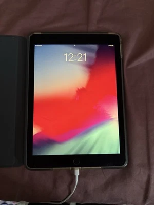 Apple iPad Air 2 MGJY2LL/A 9.7" Display, 64GB BUNDLE with case - Image 1 of 3
