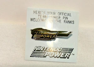 NINTENDO POWER TEAM POWER NEGRO CON DISEÑO DORADO PIN SOLAPA VINTAGE. - Imagen 1 de 1