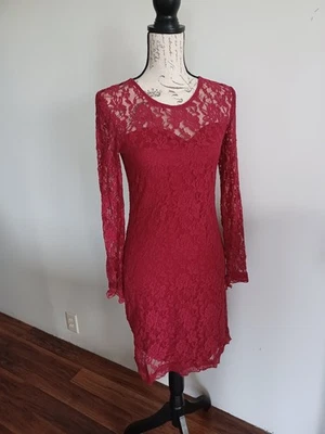 Vestido de encaje rojo para mujer talla pequeña Foto 1 de 4