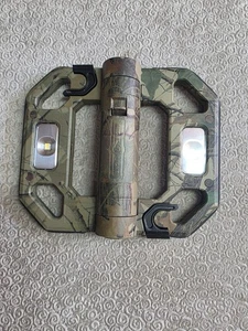 Luz de trabajo plegable compacta LED portátil Camo Might D Light - Imagen 1 de 3