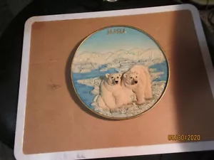 Vintage Plate/Plaque from Alaska w/ Polar Bears - 6 3/4" diam. - Picture 1 of 5