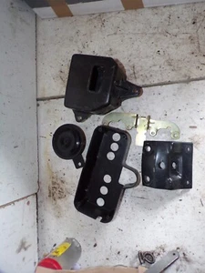 boite batterie ? + petites pièces 125 XLS Honda 2625 - Foto 1 di 1