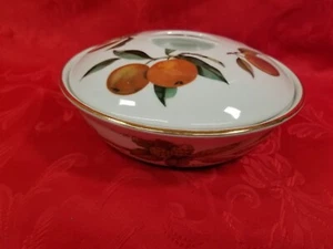 Royal Worcester EVESHAM GOLD 7" Round Handled Entree Dish & Lid - England - Picture 1 of 3