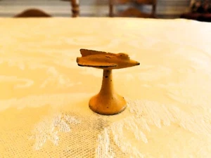 VINTAGE DRUCKGUSS GELB METALL RAUMSCHIFF RAKETE KNACKER JACK PREIS - Bild 1 von 5