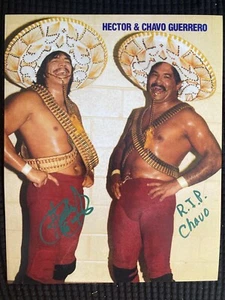 FIRMADO HECTOR GUERRERO 8x10! GOBBLEDY GOOKER! CHAVO! EDDY! MANDO! LOS GUERREROS - Imagen 1 de 1