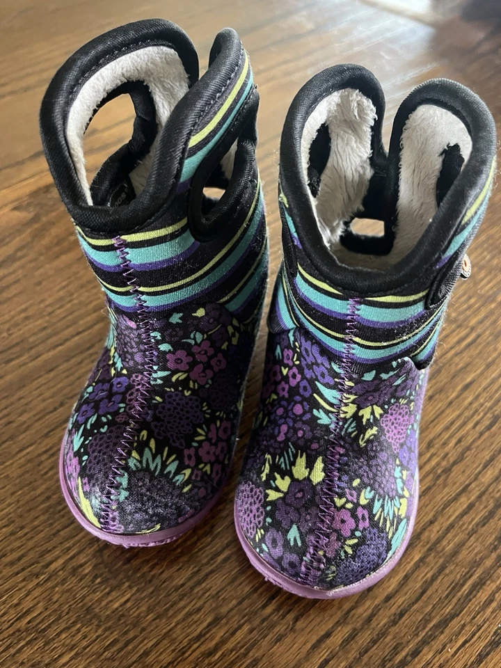 Botas de nieve de invierno Bogs para bebé niña talla 4 piel sintética Foto 1 de 4