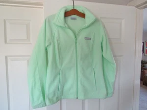 MARKE COLUMBIA. DAMEN JACKE. Größe MEDIUM. Neu ohne Etikett. VELOUR LIKE. SHERBERT GREEN - Bild 1 von 7