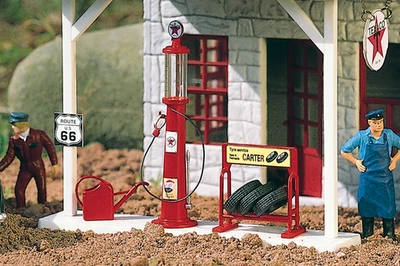 Piko 62286 G Scale Texaco Gas Pump & Accessories - Image 1 of 2