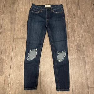 Free People Distressed Busted Knee Blue Denim Skinny Jeans Size 25S - Picture 1 of 7