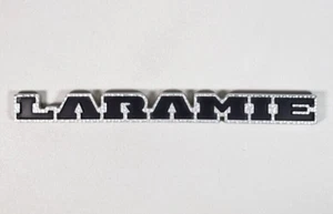 Placa de identificación emblema LARAMIE logotipo insignia OEM Mopar Dodge Ram 10" usada - Imagen 1 de 11