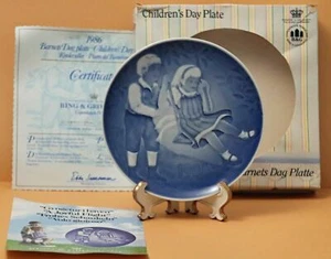 Bing & Grondahl 1986 5-1/8" Children's Day Plate, A Joyful Flight. Boy & Girl - Imagen 1 de 4