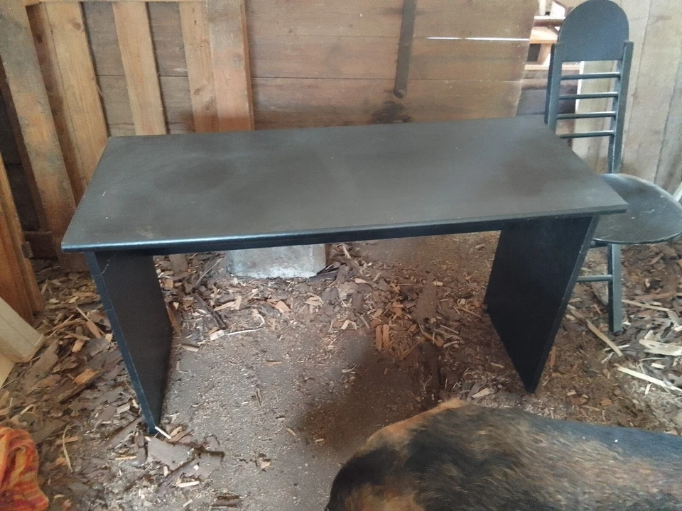 Schreibtisch - Bild 1 von 1