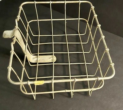 Cesta de bicicleta vintage para niños Androck - alambre de metal, accesorio de bicicleta de mediados de siglo Foto 1 de 4