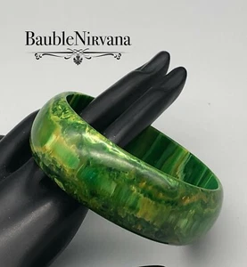 Vintage Bakelit Armreif Armband Spinat grün Eigelb meliert Wirbel - Bild 1 von 4