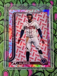 OZZIE ALBIES 🌭 Holiday Hot Dog Foil Parallel /99 🌭 2025 Topps Series 2 364 - Picture 1 of 2