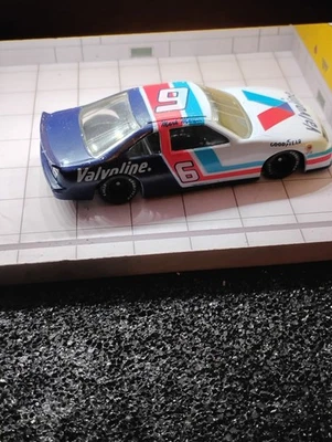 Coche diecast Racing Champions NASCAR 1:43 Mark Martin #6 Valvoline 1993 Ford Foto 1 de 4