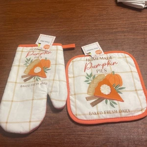 NWT~ Harvest Pot Holder & Oven Mitt ~ Homemade Pumpkin PIES Baked Fresh Daily - Picture 1 of 8