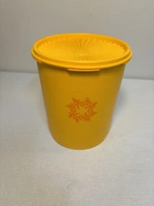 Bidone Tupperware vintage giallo arancione 7,5" in plastica con coperchio - Foto 1 di 7