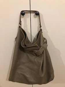 Vercace leather shoulder bag with Medusa silver hardware - Excellent condition - Picture 1 of 11