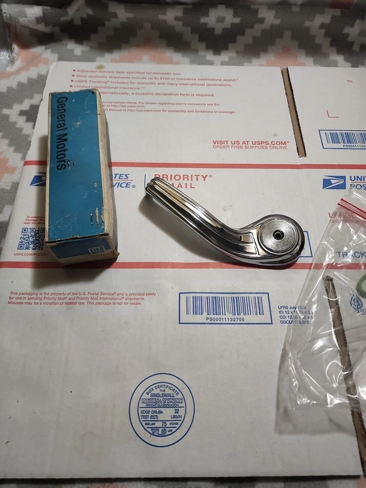 Manija de la puerta lateral trasera GM 6270526 OEM Chevrolet G10 G20 G30 1971-1975  Foto 1 de 4