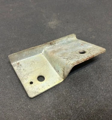 Yamaha YS624, YS828 Snowblower Engine Bracket 7KA-11012-00-00 Foto 1 de 3