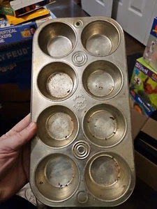 BAKE KING "KING OF BAKEWARE" 8 COUNT CUPCAKE MUFFIN BAKING PAN - G3 - Picture 1 of 3