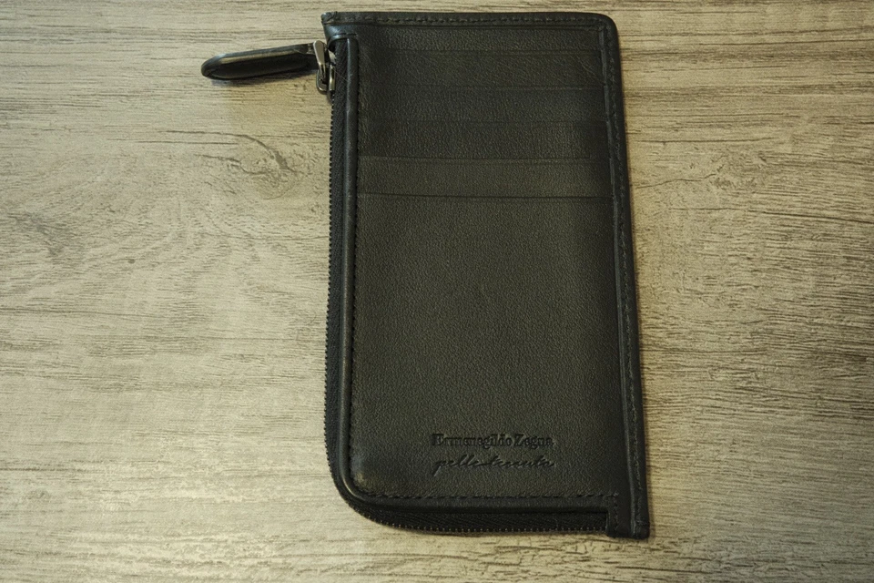 Cartera Ermenegildo Zegna - Tarjetero con cremallera de cuero Pellestessuta - Cuero negro Foto 1 de 3