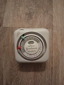 Intermatic TIME-ALL TN711 Timer meccanico plug-in da interno per luci, elettrodomestici - Foto 1 di 11
