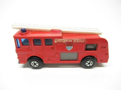 MATCHBOX SUPERFAST 1969 #35 MERRYWEATHER FIRE ENGINE - Image 1 of 4