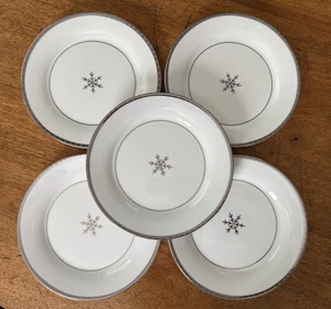 Target Threshold Silver Snowflake Holiday Christmas 2011 Set - 5 Salad Plates 9" - Picture 1 of 13