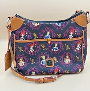 Disney Dooney & Bourke Prinzessin 2017 Halbmarathon Umhängetasche Handtasche LESEN - Bild 1 von 10