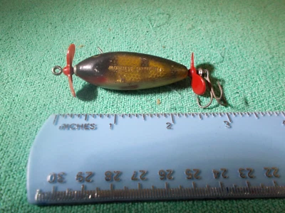 VINTAGE WOOD INJURED MINNOW LURE RED RUBBER PROPELLERS! - Image 1 of 4