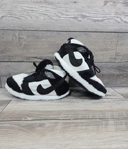 NUOVE pantofole sneaker Panda Nike Dunk Air Jordan taglia unica adatte a tutti gli adulti taglia 5-13 - Foto 1 di 9