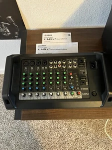Mixer analogico Yamaha EMX2 10 canali 220 watt alimentato - Foto 1 di 3