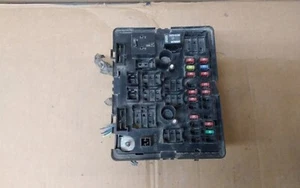 2003 CHEVROLET EXPRESS 2500 5.3L ATOD 2WD ENGINE BAY FUSE BOX - Picture 1 of 9