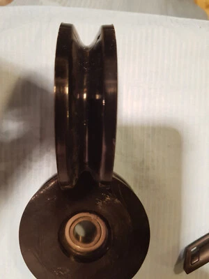 RUOTA PULEGGIA CARRUCOLA NYLON CON CUSCINETTO A SFERE - NUOVA - Immagine 1 di 3