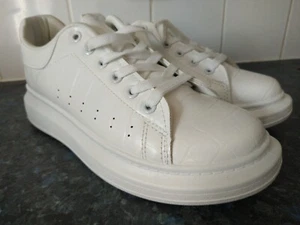 Schuh Breezy Croc Lace-Up White Trainers Sneakers Womens Rubber Soles RRP £30 - Picture 1 of 8
