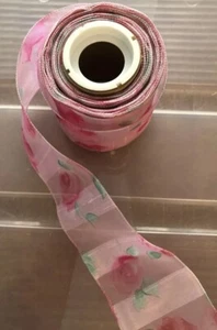 2.5” Spool Of Wired Ribbon Wired 13+ Yds Garden Stripe Tea Roses On Pink Ribbon - Picture 1 of 2