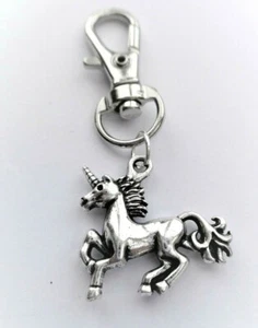 SILVER UNICORN CLIP ON CHARM - KEYRING / BAG / PET COLLAR/ LUNCHBOXES GIRLS GIFT - Picture 1 of 3