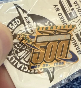 Vintage Eightieth Indianapolis 500 Speedway 26. Mai 1996 Anstecknadel/Hutnadel 14 - Bild 1 von 1